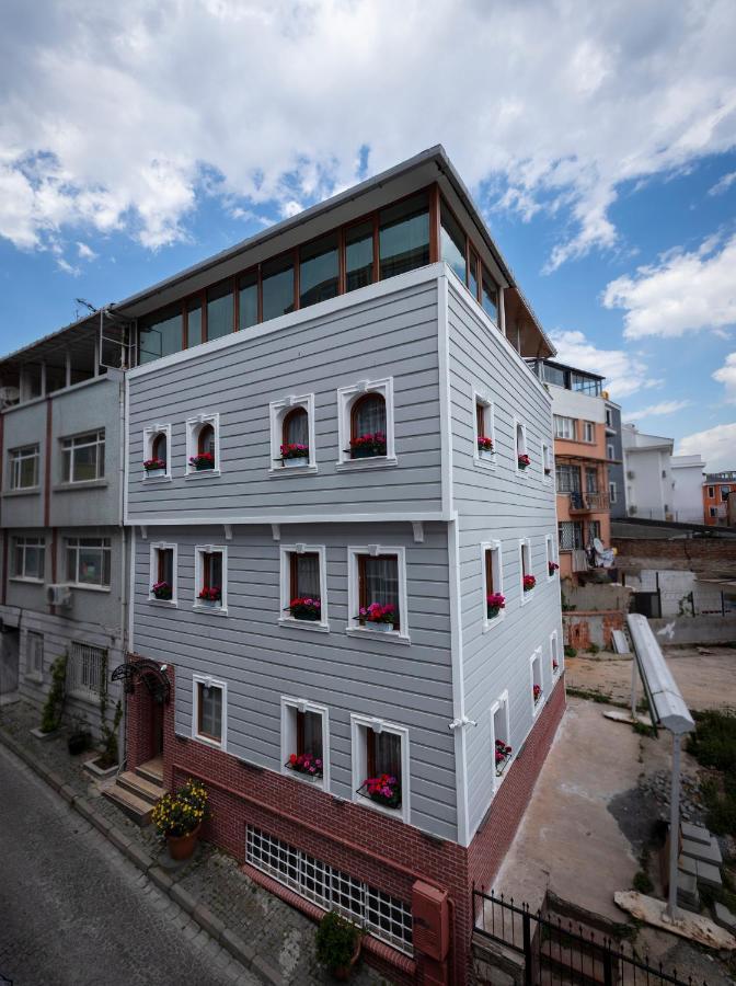 One-Bedroom Apartment with Sea View