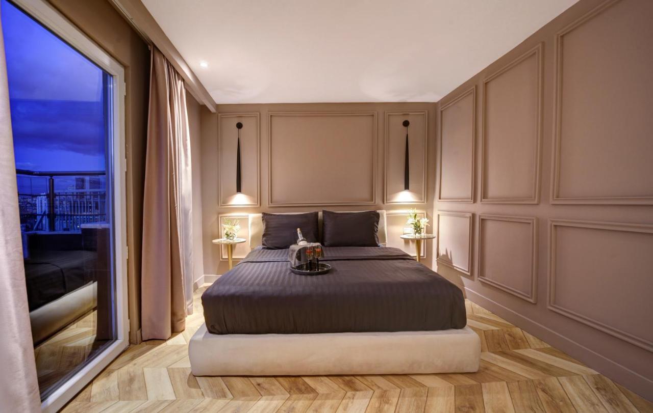 Suite mit Terrasse, Balkon und Whirlpool-Badewanne