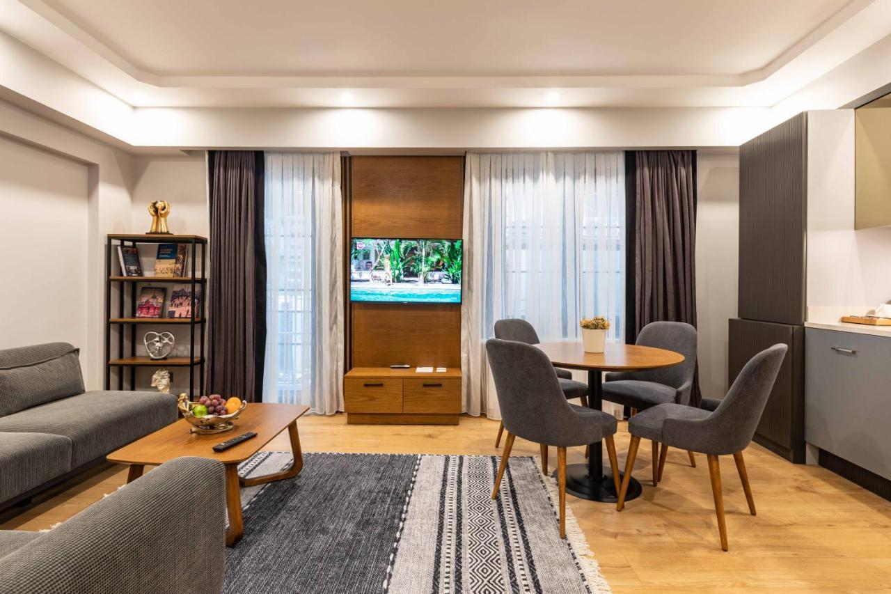 Deluxe King Suite