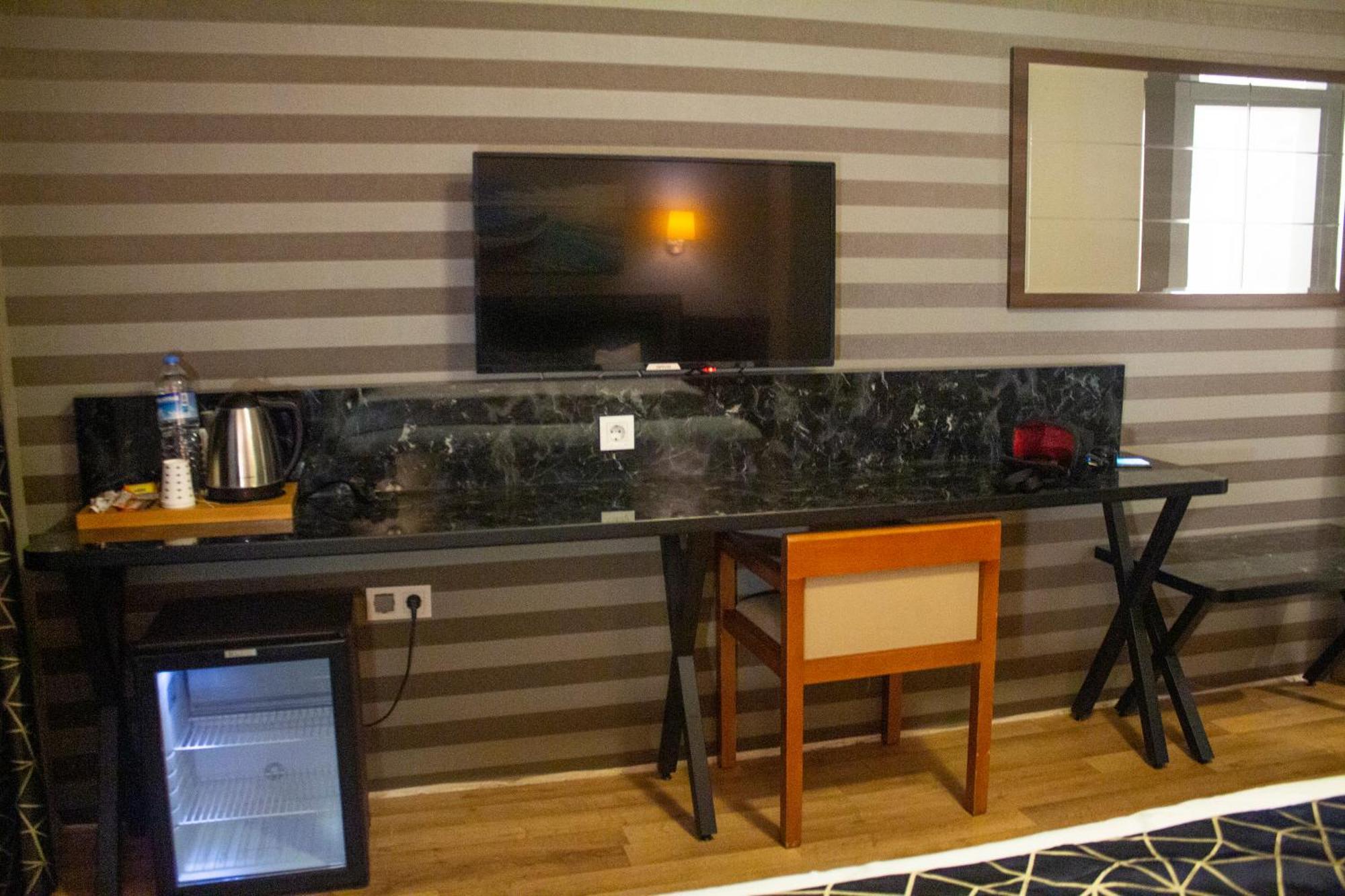 Large Single Room,1209917569:JPEG