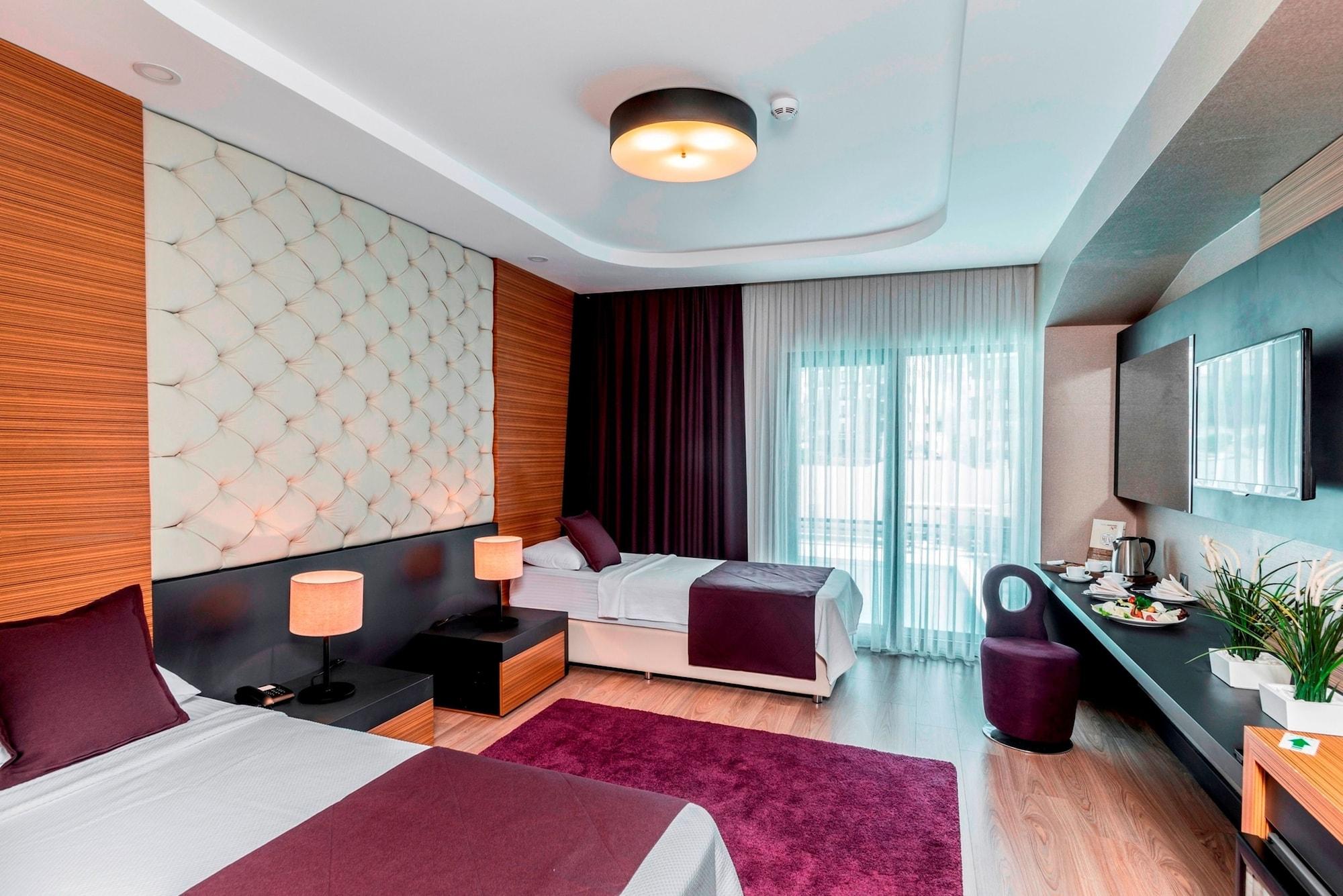 Deluxe Çift Kişilik veya İki Yataklı Oda