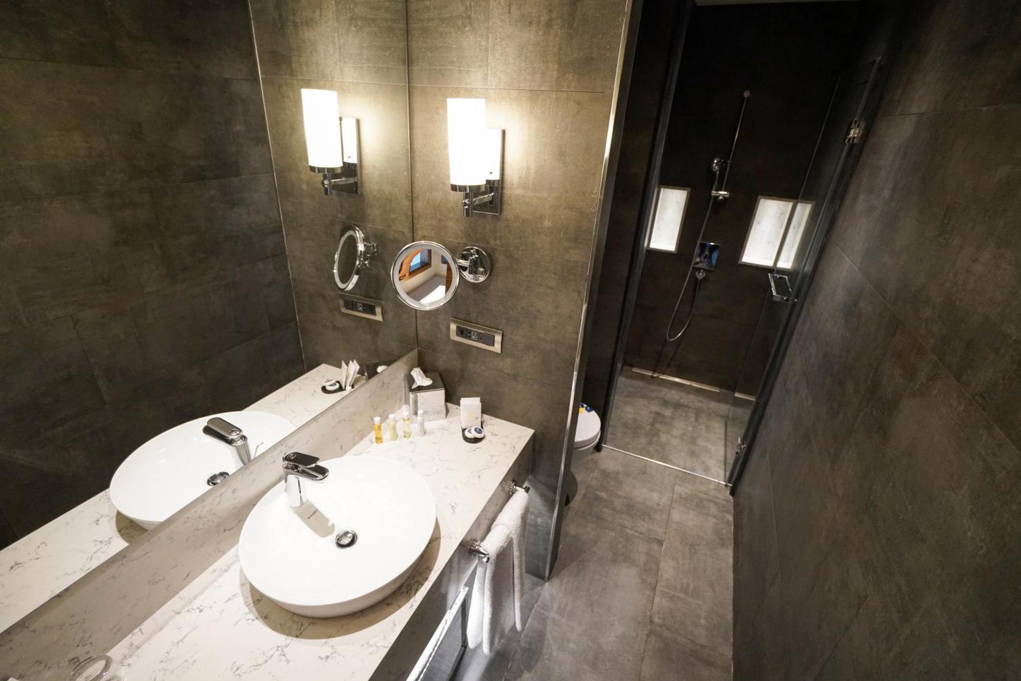 Suite with City View