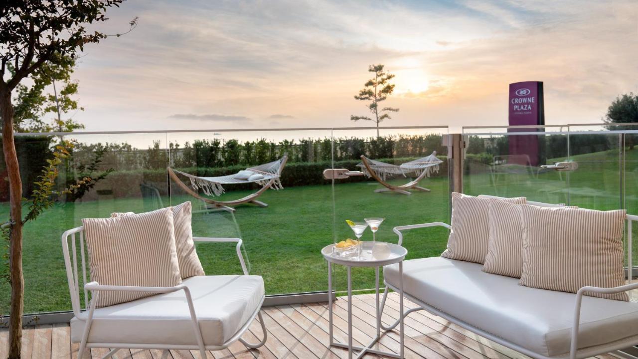 Junior Suite mit Kingsize-Bett, Terrasse und seitlichem Meerblick