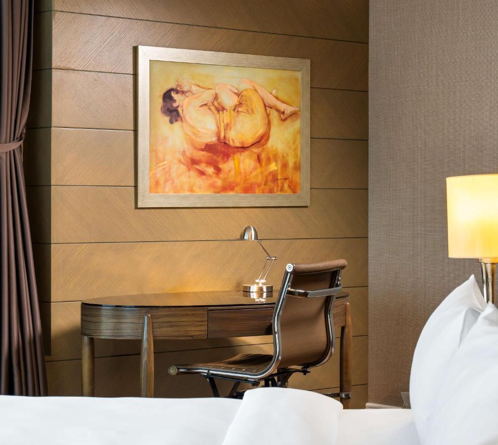 Panoramic Suite with City View - Lounge Access