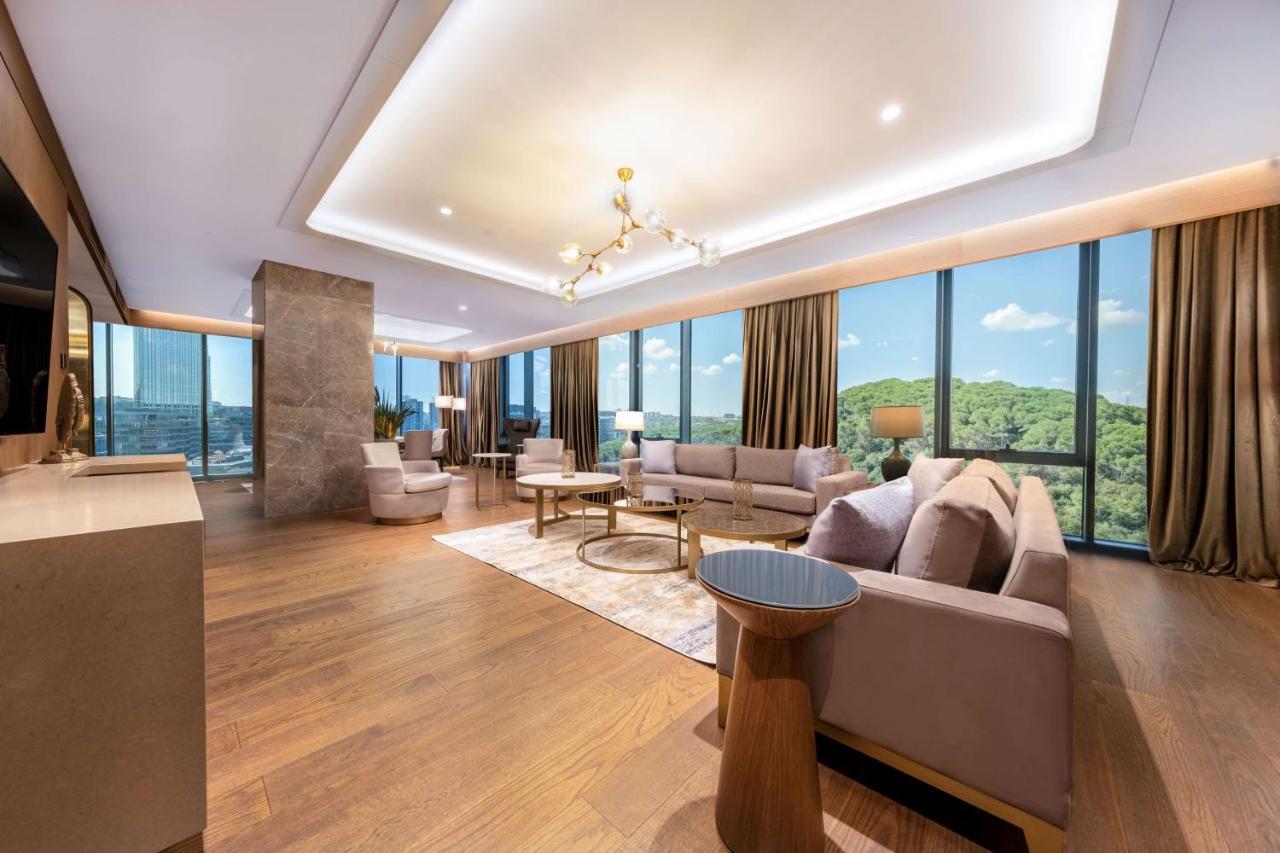 Presidential Suite - Free Lounge Access