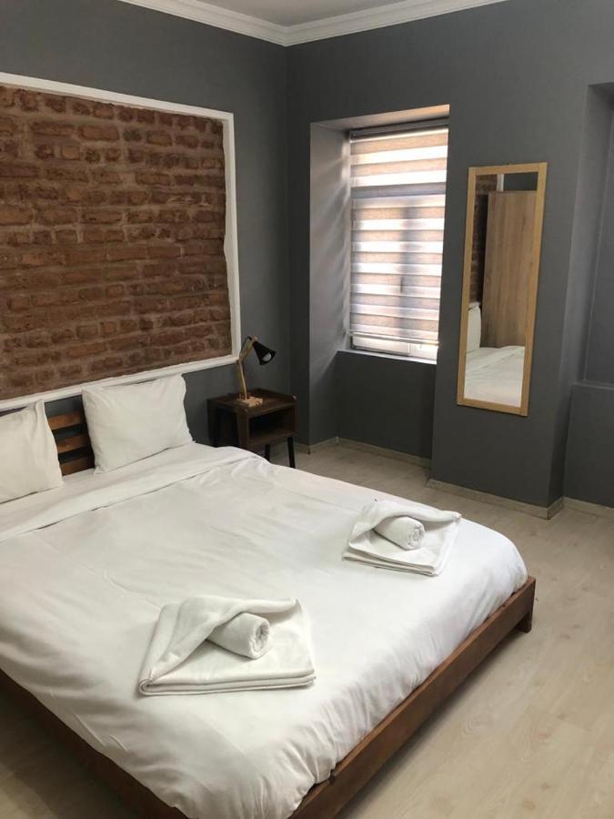 One-Bedroom Apartment,1387794785:JPEG