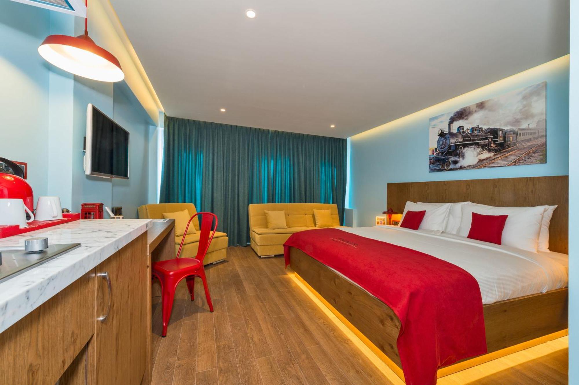 Deluxe Room with Kitchenette
