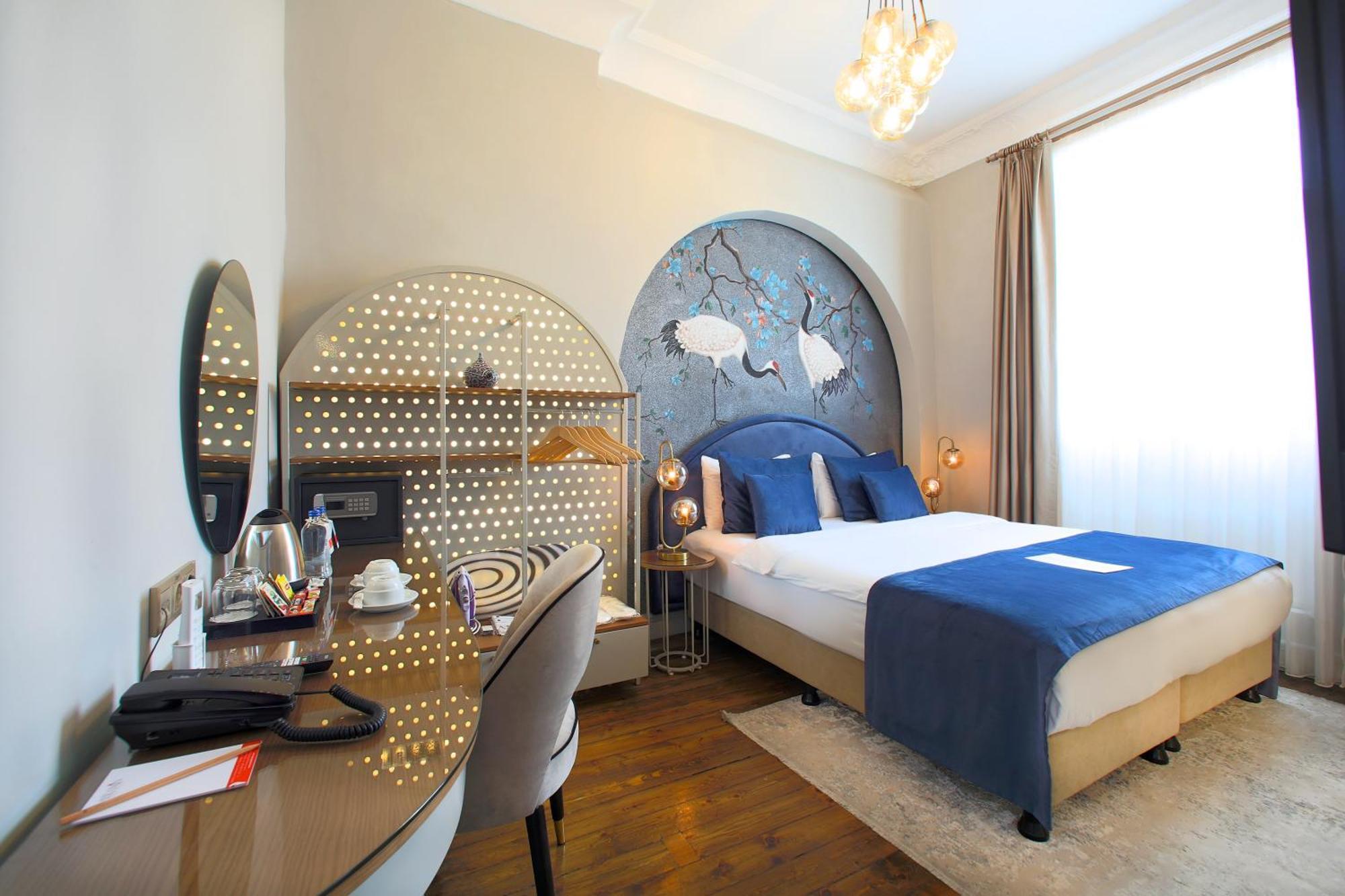 Luxury Room with Bathtub
