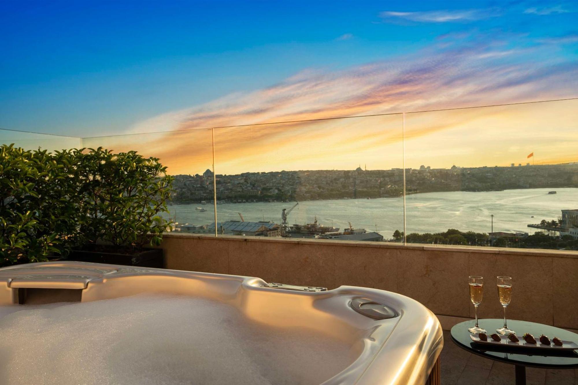 Panoramic Suite with Golden Horn View and Terrace