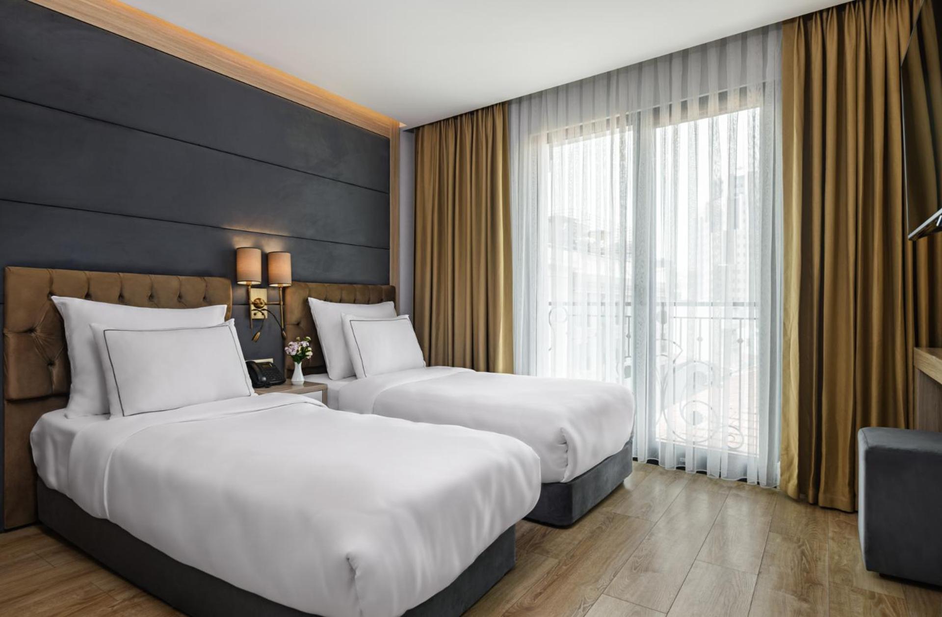 Zimmer mit Verbindungstür