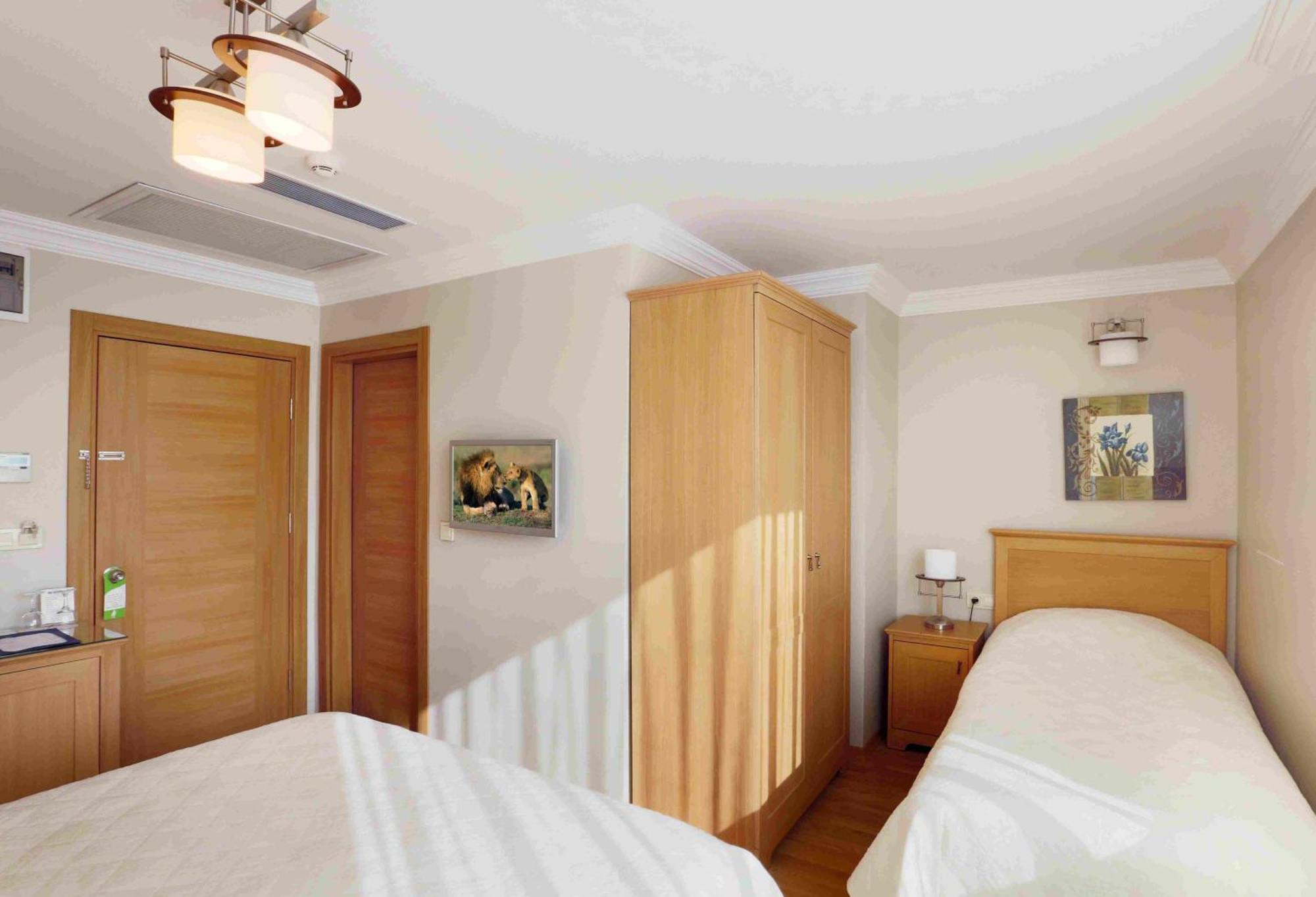 Family Room,1616887586:JPEG