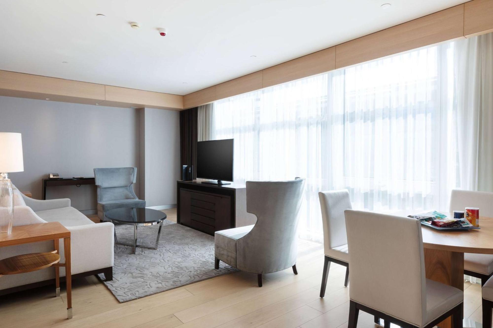 Tower One Bedroom Suite with Partial Sea View & Kitchenette