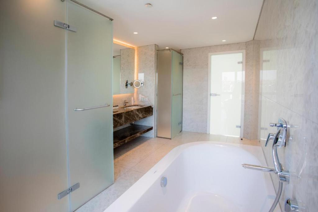 Executive Twin Suite