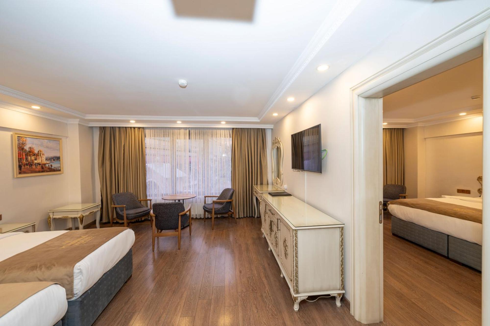 Deluxe Family Suite