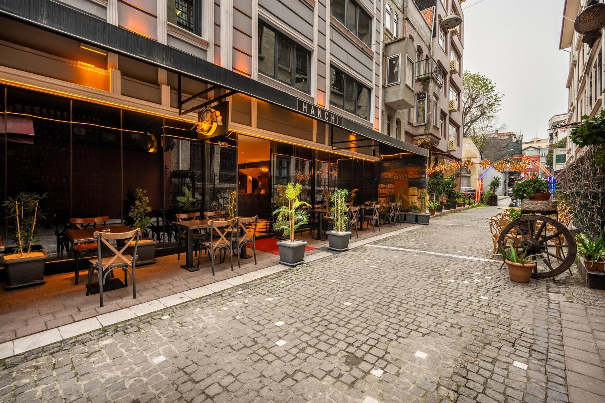 Two-Bedroom Deluxe Apartment with Balcony