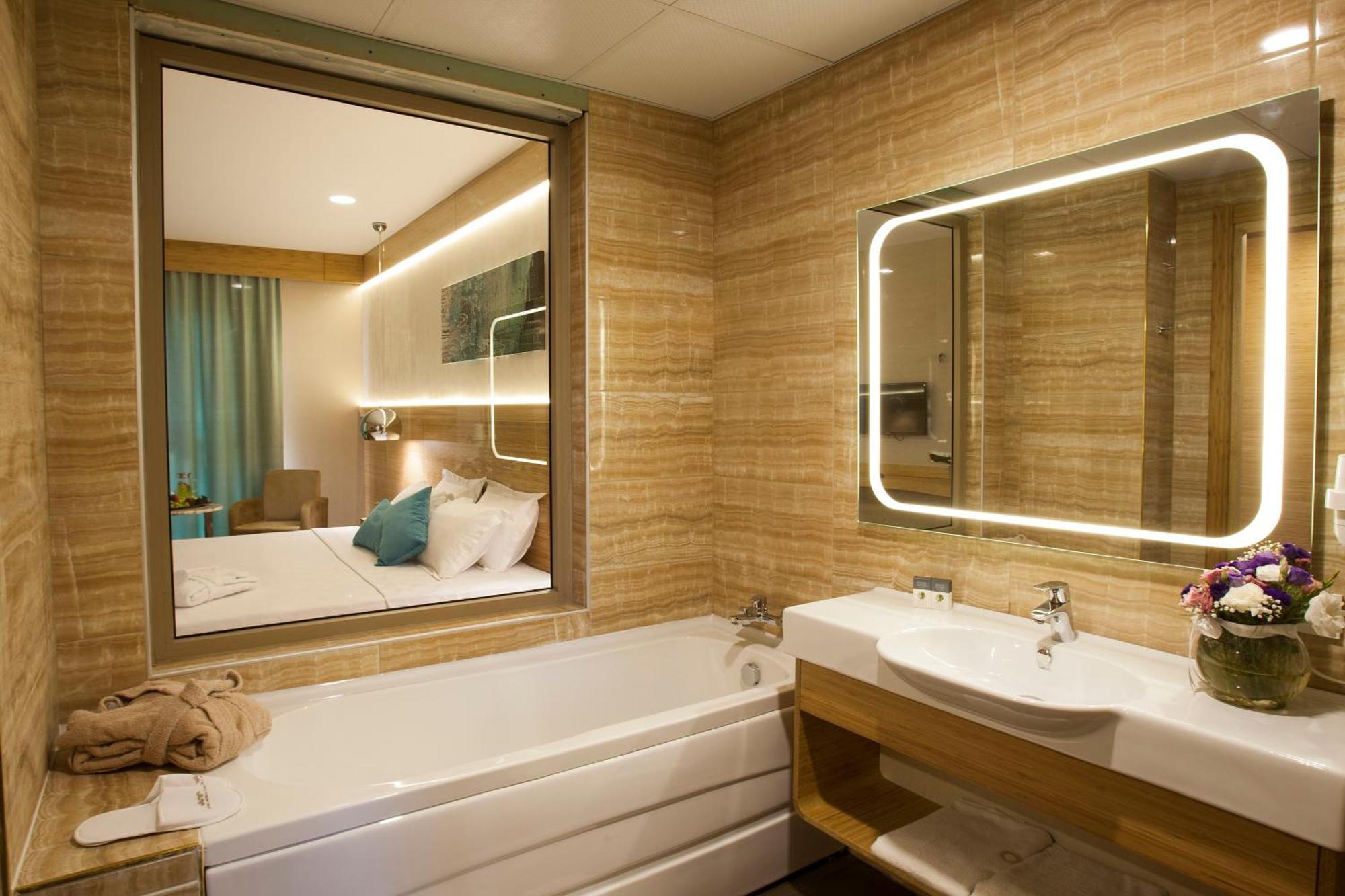 Deluxe Double Room with Bath