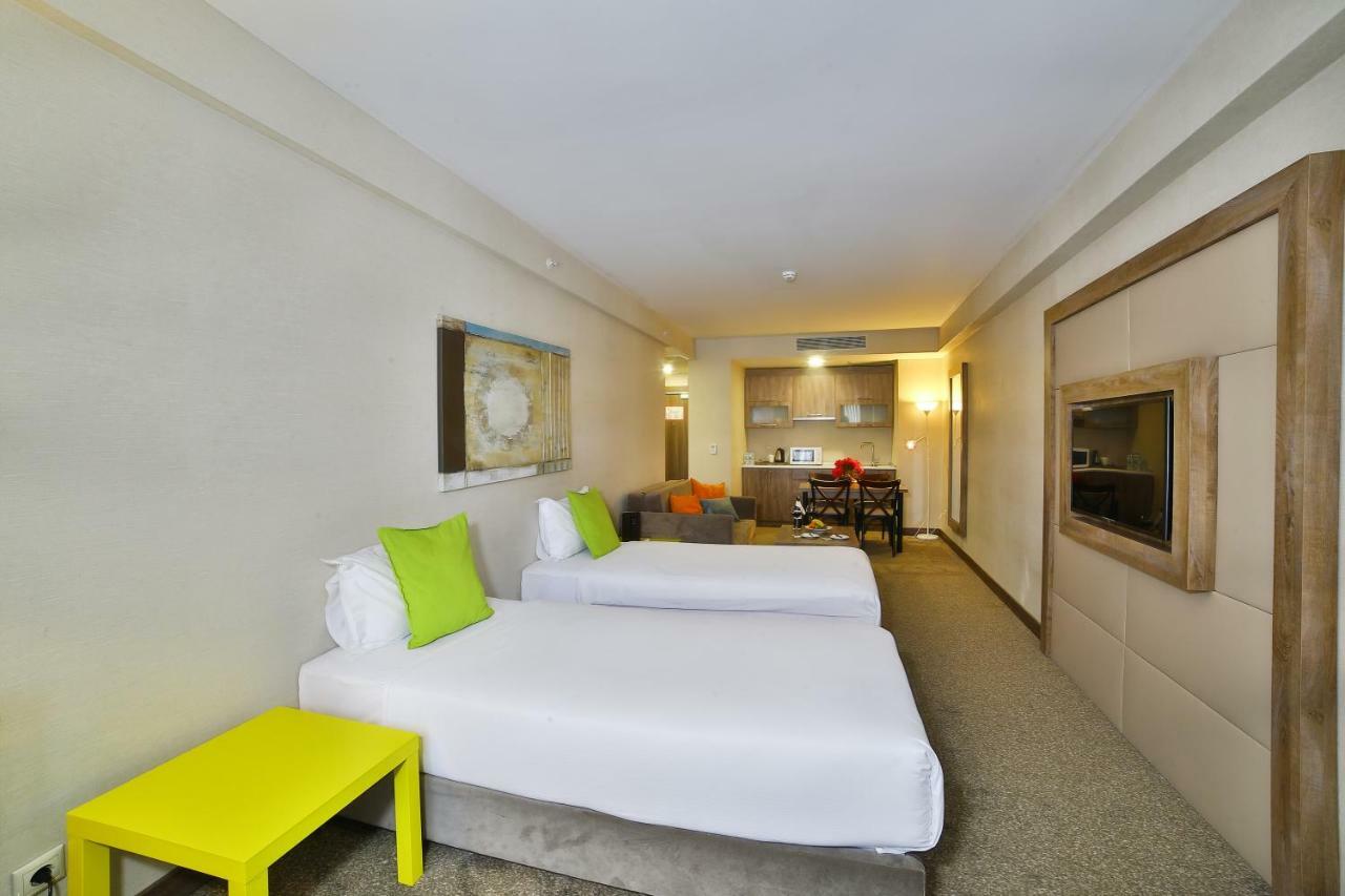 Connecting Room