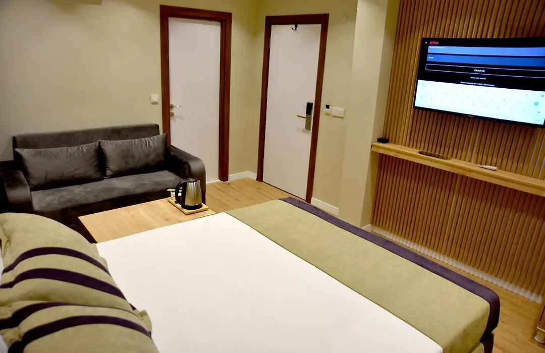Edwin Plus Hotel-1