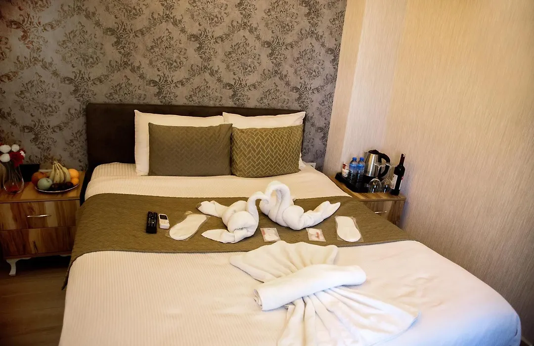 Honey Hotel-1