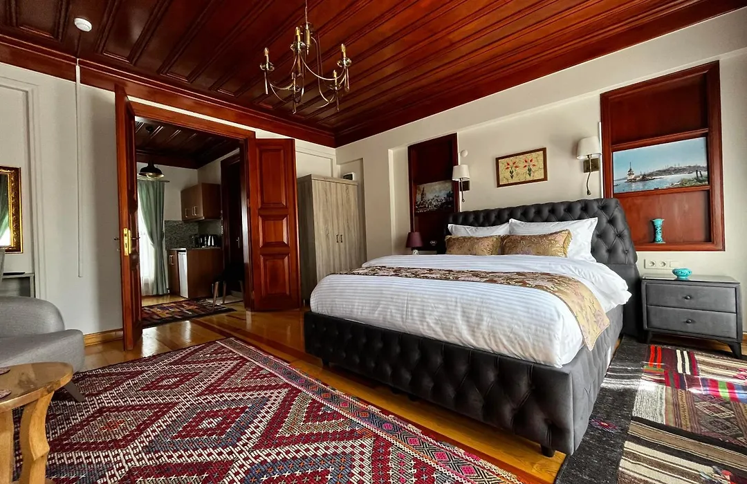 Lily Mansion-1