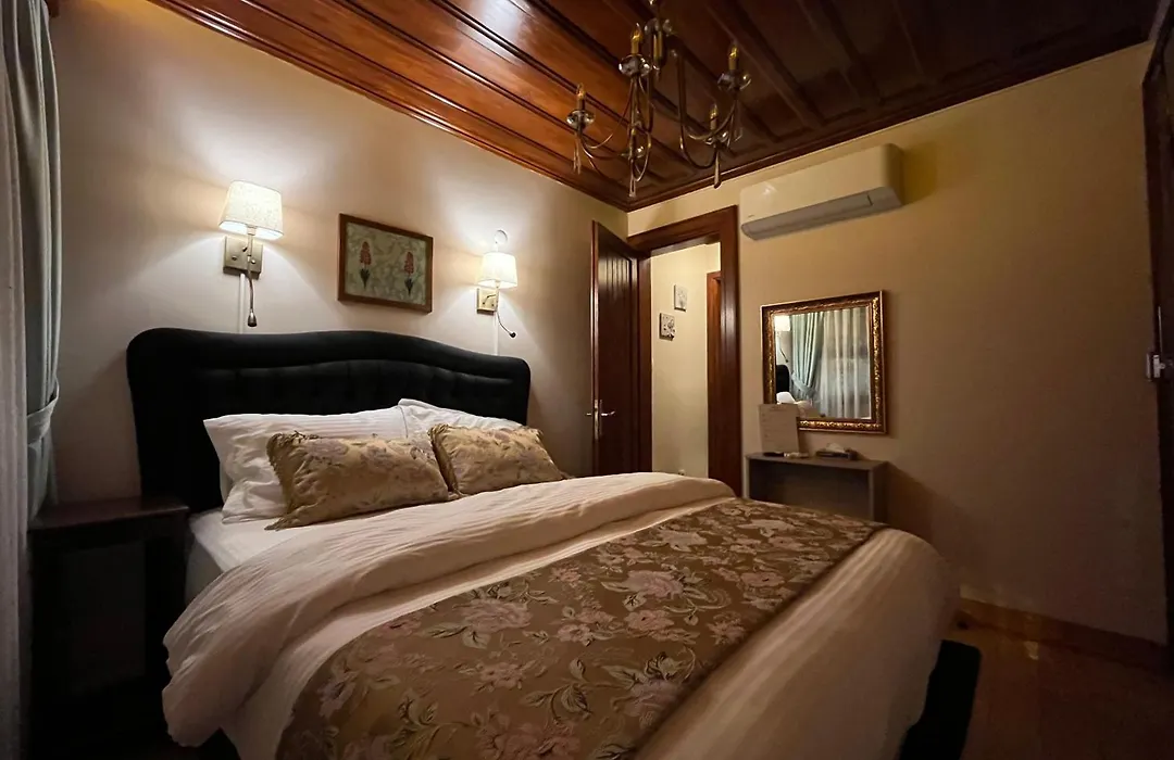 Lily Mansion-1