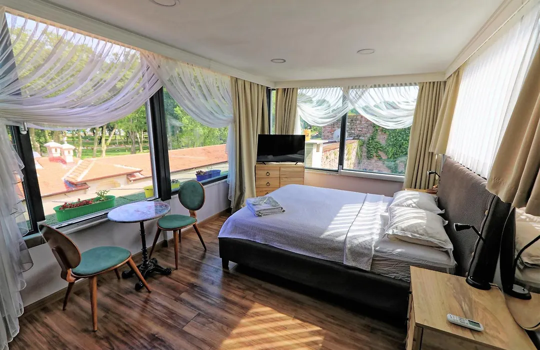 Romantic Mansion-1