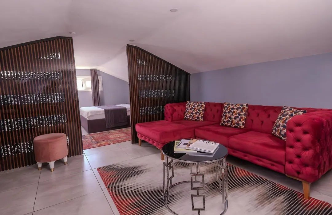 Ruby Hotel-1