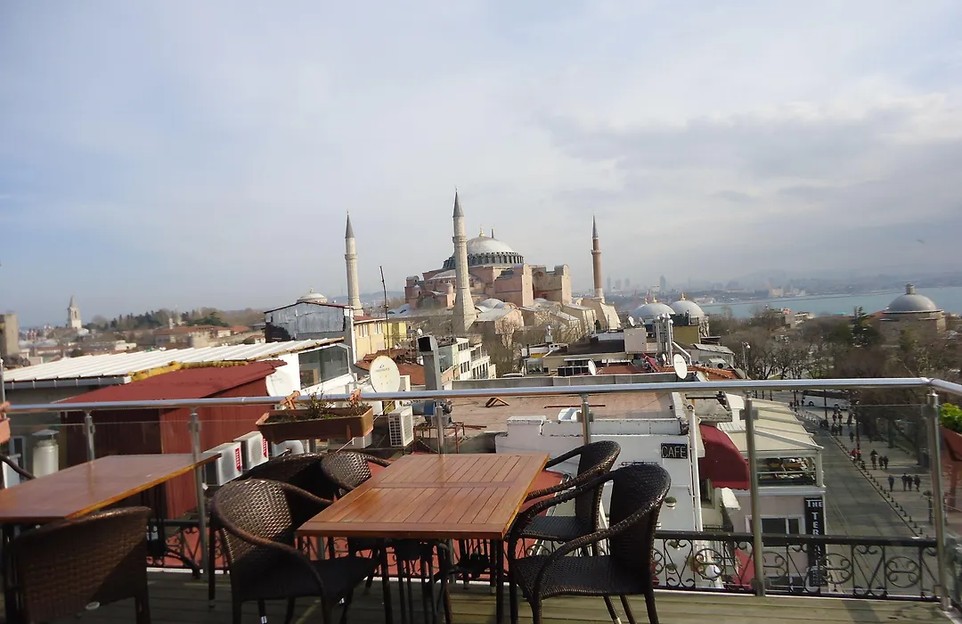 Lapis Inn Hotel & Spa-1