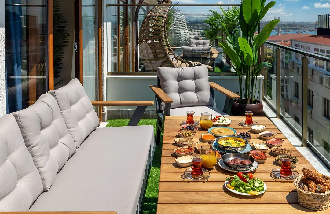 Monnas Suite-1