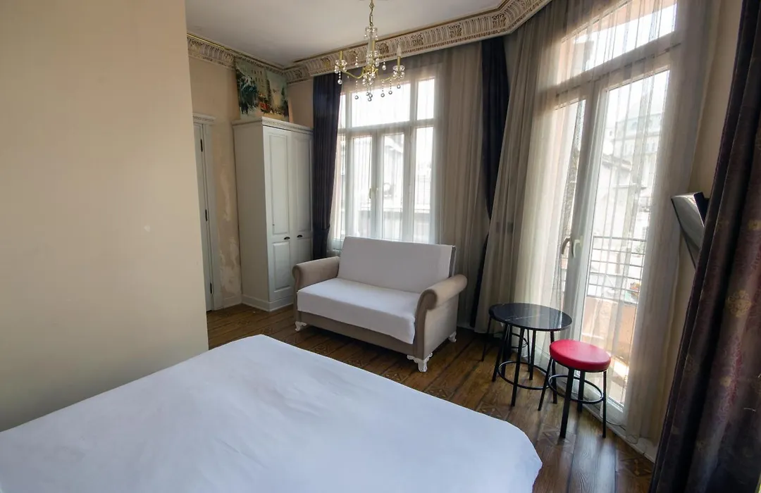Iq Hotel-1