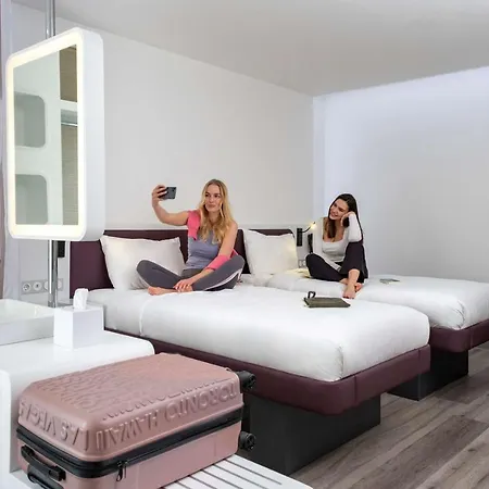 Yotelair Istanbul Airport, Duty Free - International Transit Area-3
