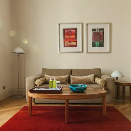 Tomtom Suites-2