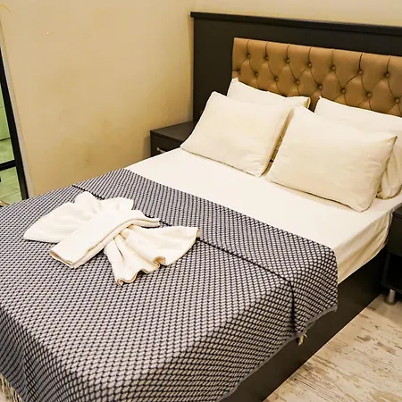 Paradise Hotel-2