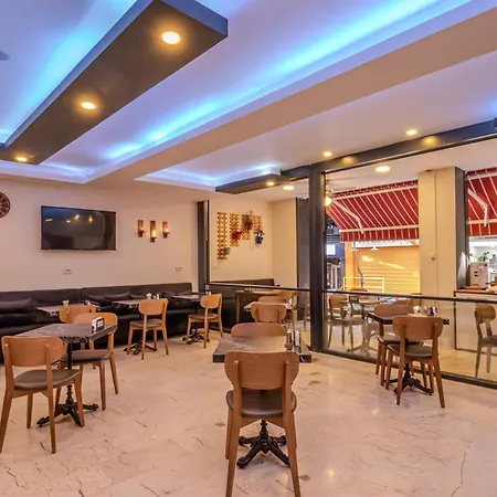 Ruby Hotel-2