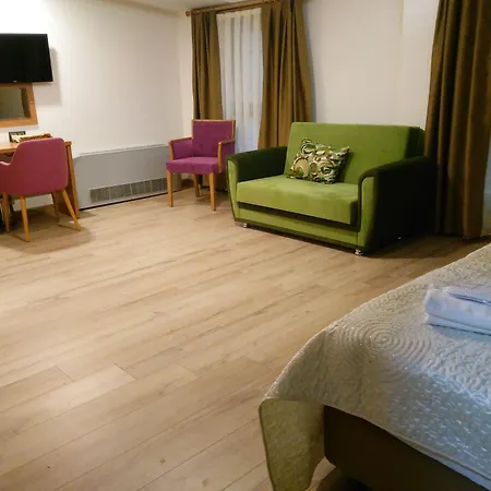 Realist Hotel-2