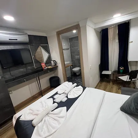 La Pazza Suites-3