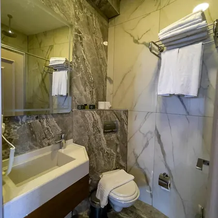 Martinenz Hotel Old City-2