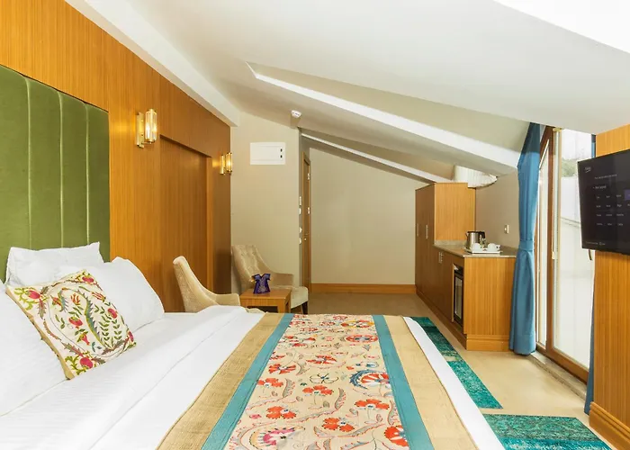 Obelisk Hotel & Suites