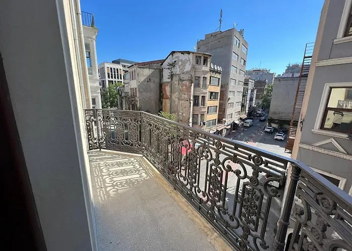 Rafinn Hotel
