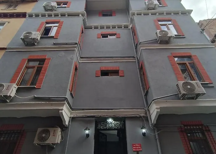 Reyna Hotel