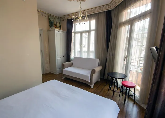 Iq Hotel
