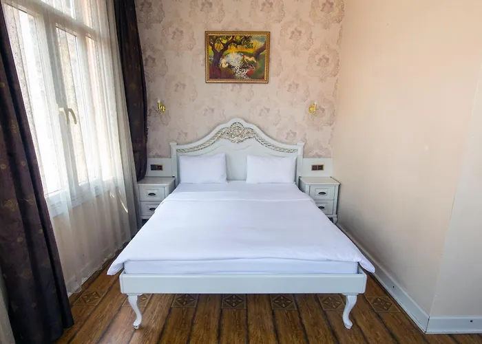 Iq Hotel