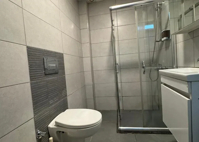 Arya Hotel