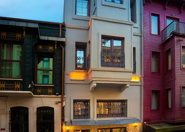 Zendy Suite Hotel