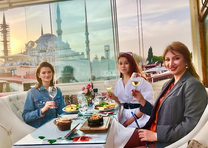 Charm Hotel Estambul Con una Pista de Golf